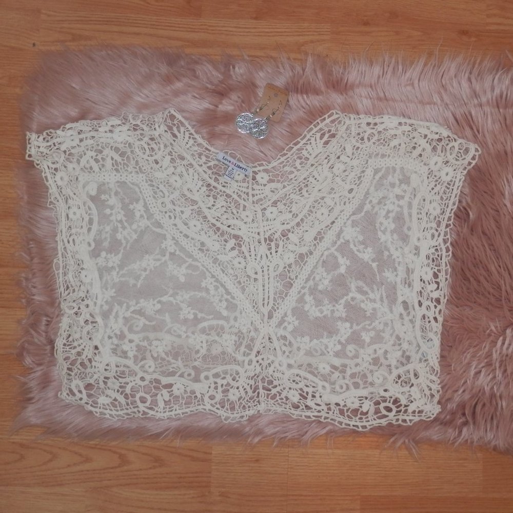 Love & Liberty Juniors Medium Crochet Crop Top